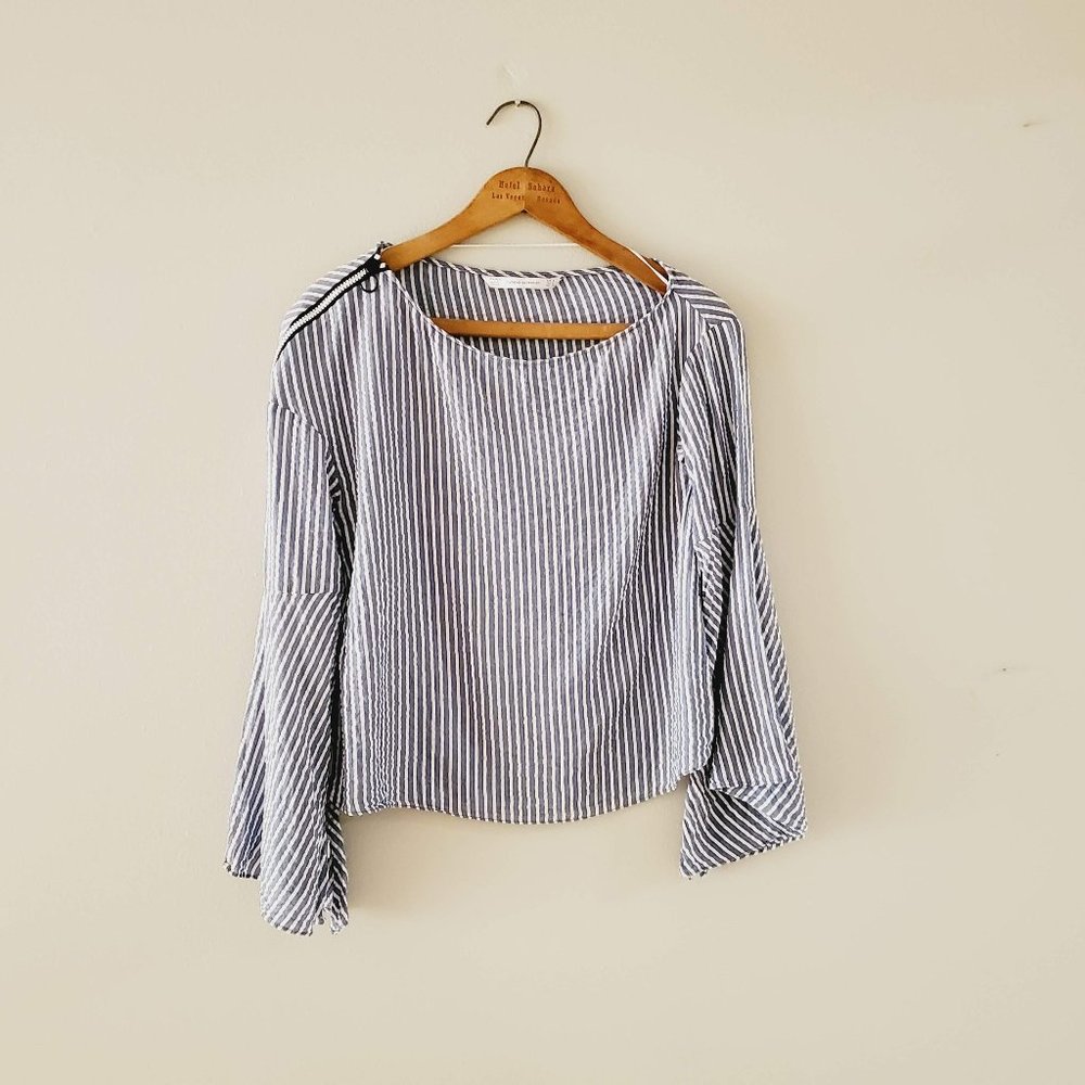 Zara Seersucker Flared Sleeve Zipper Accent Blouse